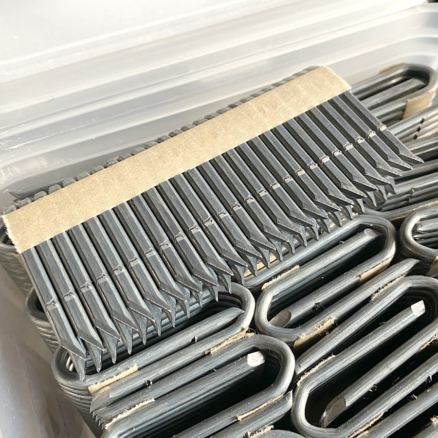 9 Gauge Galvanized Barbed Fence Staples for Wire Fence