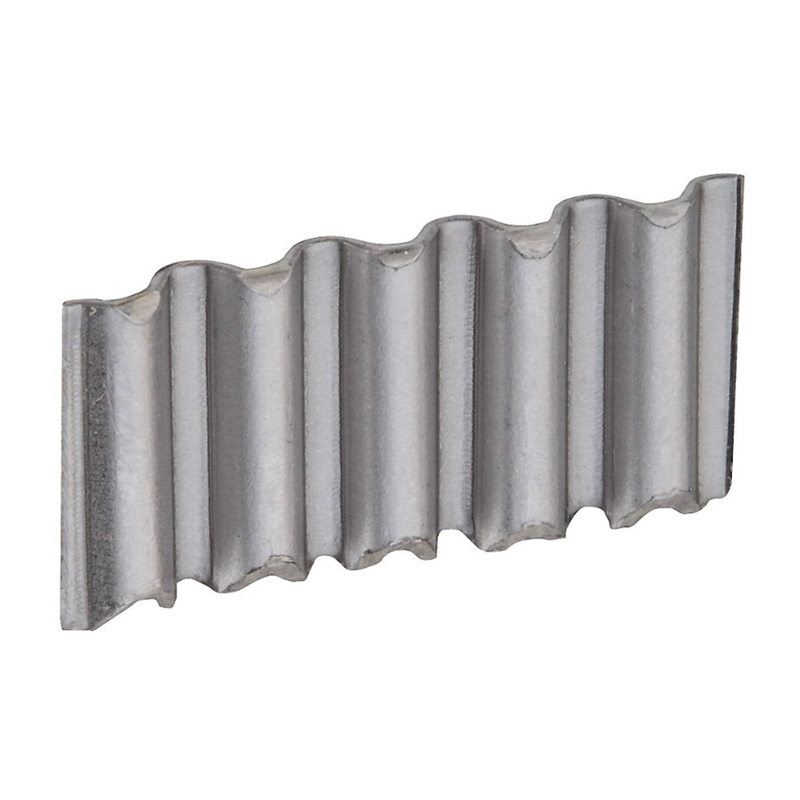 Viisi vinoa aallotettua naulaa